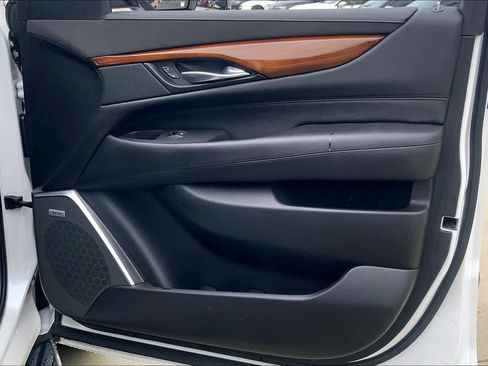 Used 2018 Cadillac Escalade ESV Luxury image 27