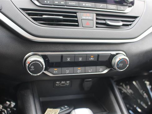 Used 2025 Nissan Altima 2.5 S FWD image 13