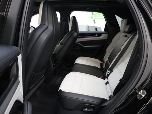 Used 2026 Porsche Cayenne AWD/4WD image 60