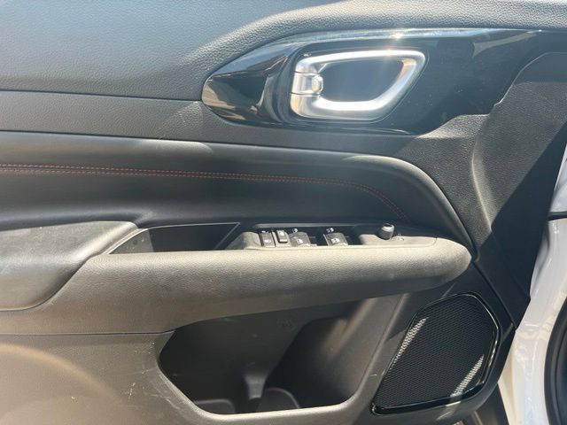 Used 2024 Jeep Compass Trailhawk AWD/4WD image 13