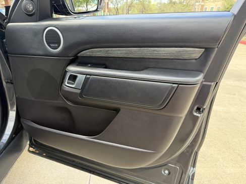 Used 2018 Land Rover Discovery HSE Luxury image 9