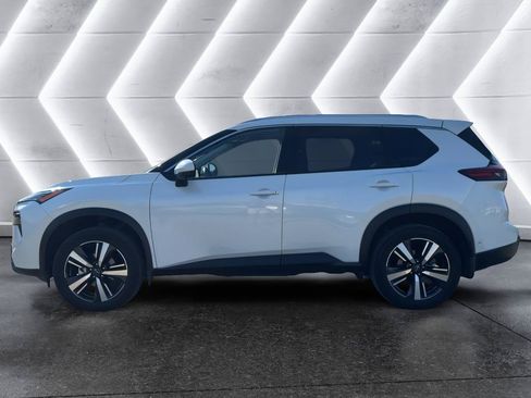 Used 2025 Nissan Rogue SL w/ SL Premium Package FWD image 4