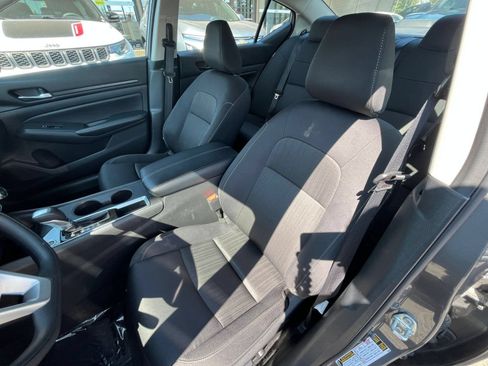 Used 2025 Nissan Altima 2.5 SV FWD image 32