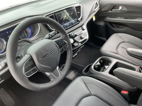 New 2026 Chrysler Voyager LX image 19