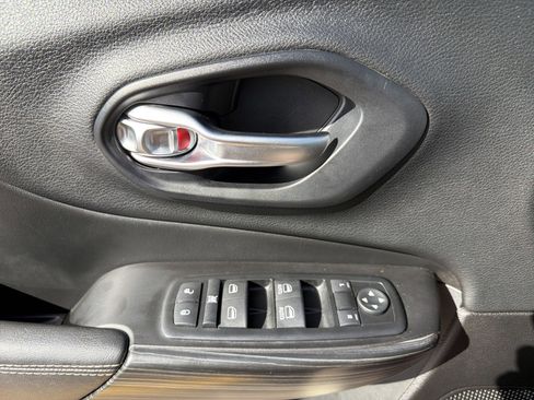 Used 2015 Jeep Cherokee Limited w/ Trailer Tow Group image 19