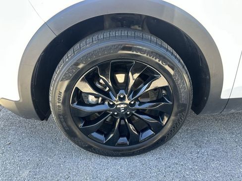 Used 2020 Kia Sorento EX image 2