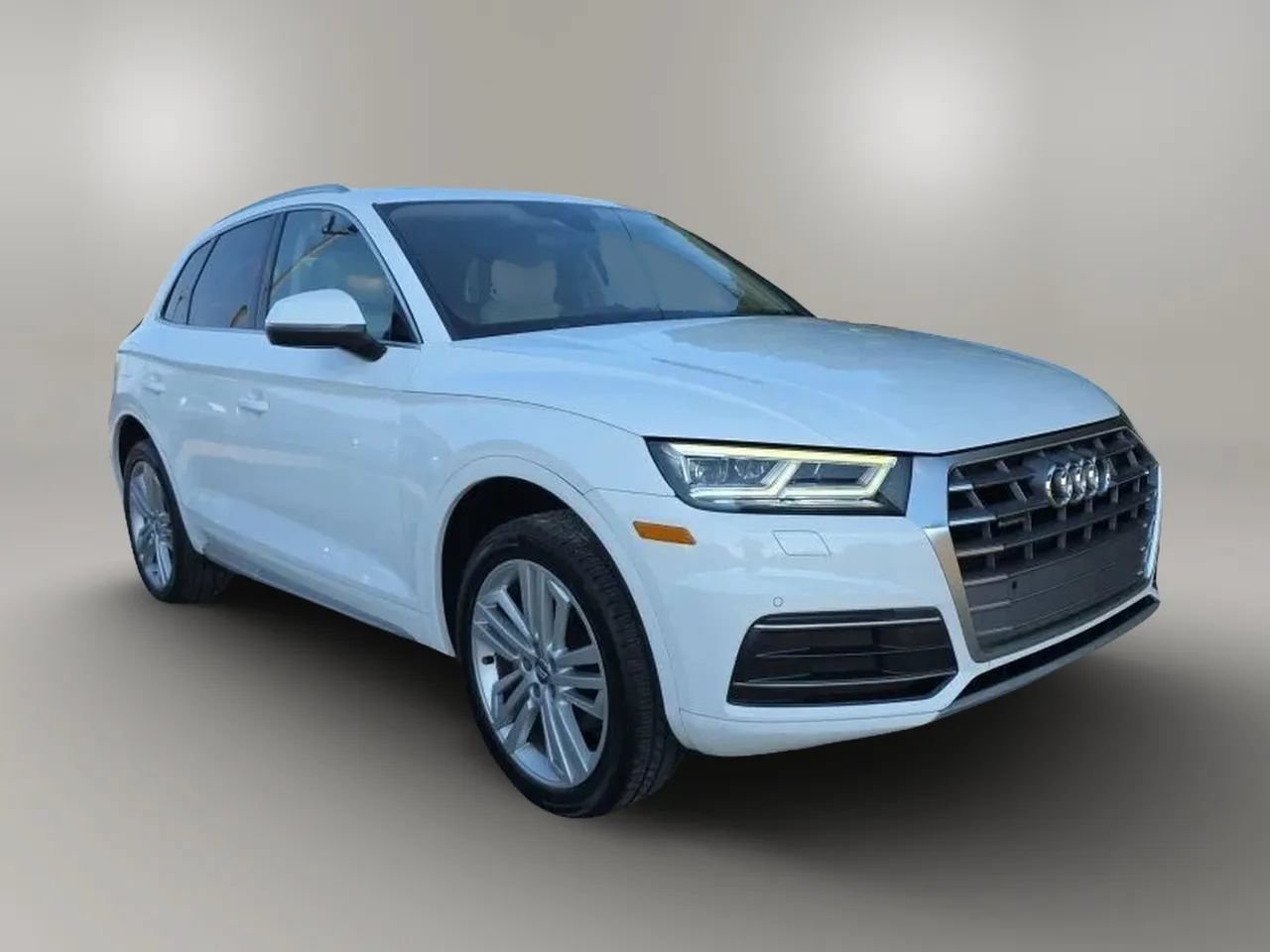 Used 2018 Audi Q5 2.0T Premium Plus w/ Premium Plus Package AWD/4WD image 3