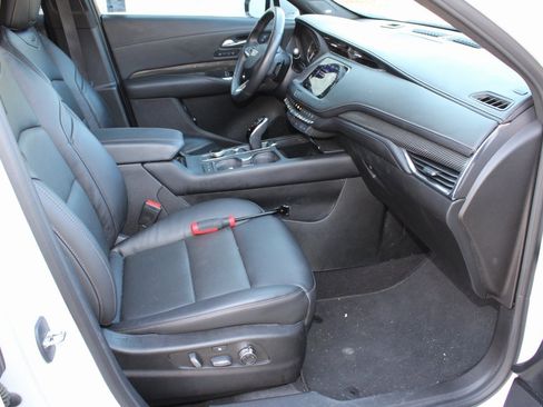 Used 2023 Cadillac XT4 Sport image 17