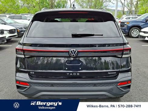 Used 2025 Volkswagen Taos SE AWD/4WD image 6