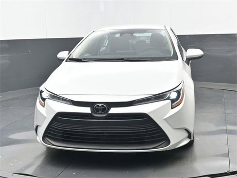 Used 2025 Toyota Corolla LE image 5