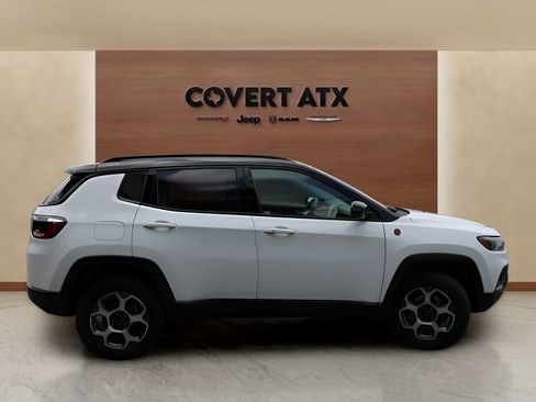 Used 2022 Jeep Compass Trailhawk AWD/4WD image 6