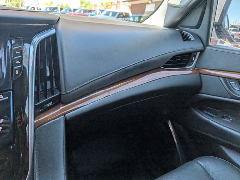 Used 2016 Cadillac Escalade Premium AWD/4WD image 31