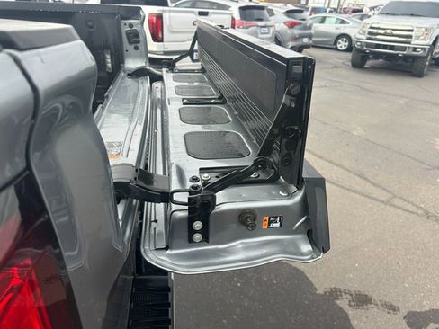 Used 2024 GMC Sierra 1500 AT4 w/ Technology Package image 18