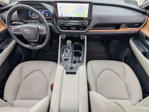 Used 2025 Toyota Grand Highlander AWD image 16