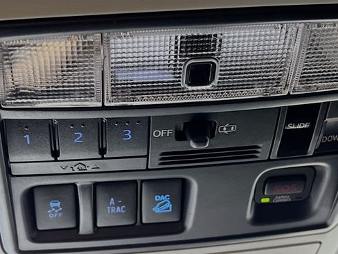 Used 2018 Toyota 4Runner Limited AWD/4WD image 22