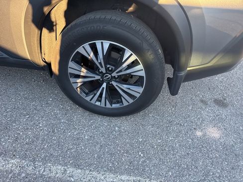 Used 2023 Nissan Rogue SV image 11