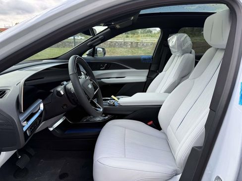 New 2026 Cadillac Lyriq Luxury AWD/4WD image 14