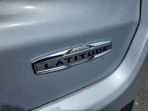 New 2025 Jeep Compass Latitude AWD/4WD image 12