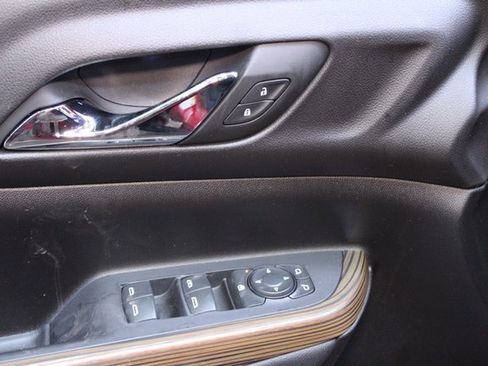 Used 2023 GMC Acadia SLE image 19