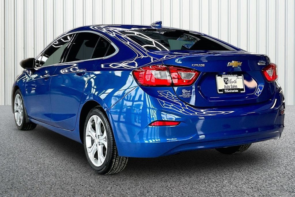 Used 2018 Chevrolet Cruze Premier w/ Enhanced Convenience Package FWD image 4