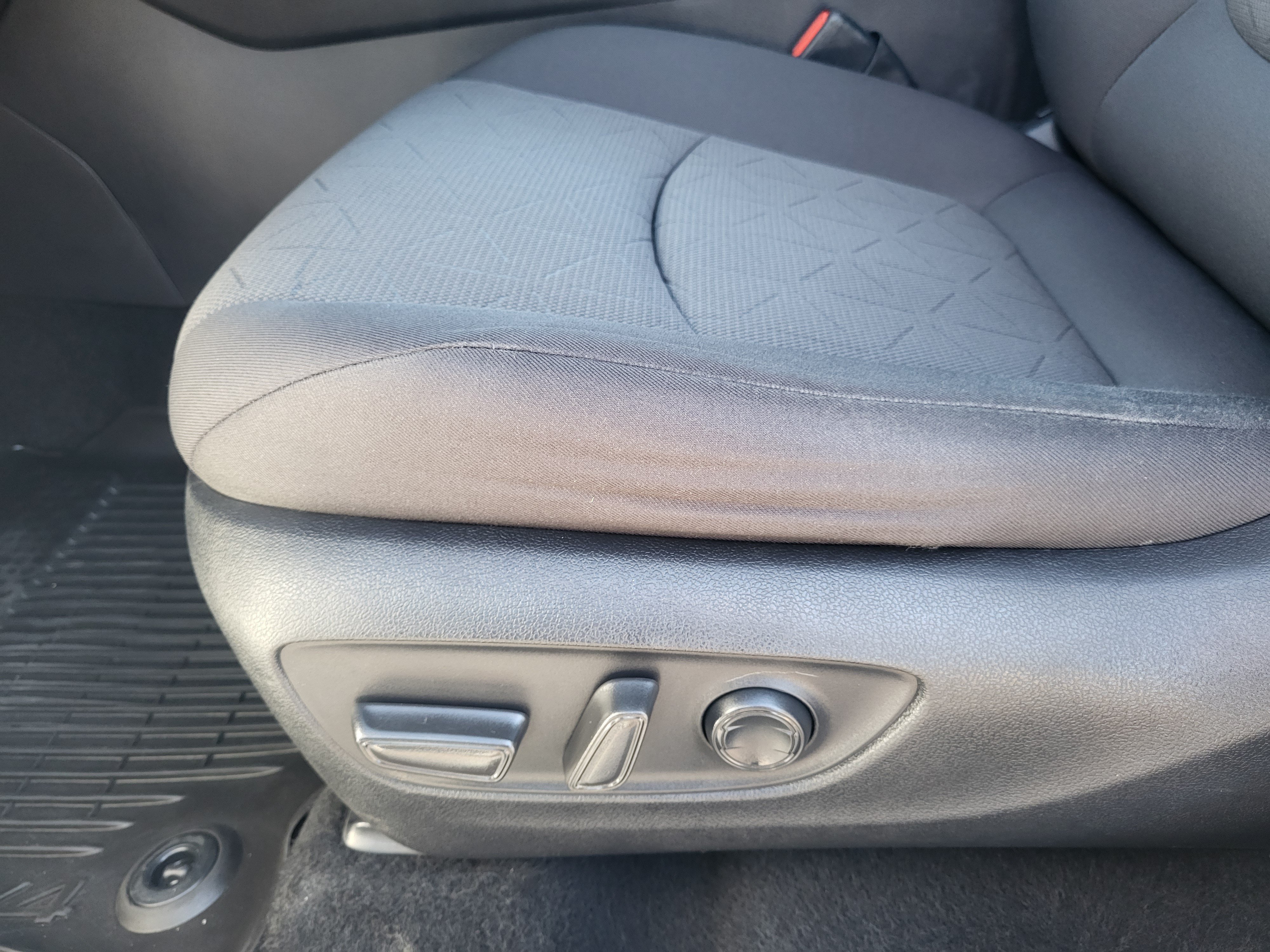 Used 2022 Toyota RAV4 XLE AWD/4WD image 12