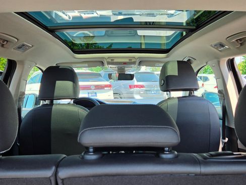 Certified 2023 Volkswagen Taos SE w/ Panoramic Sunroof Package FWD image 64