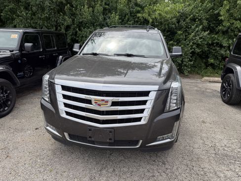 Used 2017 Cadillac Escalade Premium Luxury AWD/4WD image 10