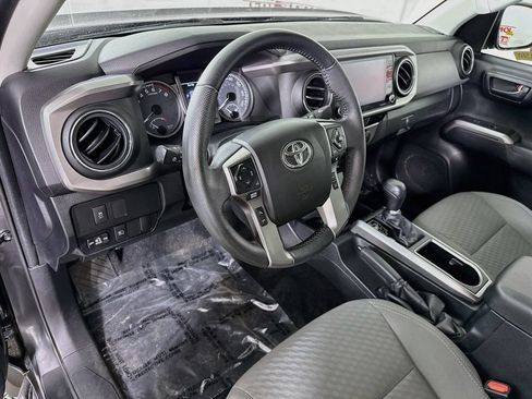Certified 2021 Toyota Tacoma SR5 AWD/4WD image 18