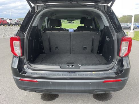 Used 2023 Ford Explorer XLT AWD/4WD image 5
