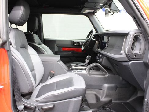 Used 2024 Ford Bronco Big Bend w/ Sasquatch Package AWD/4WD image 32
