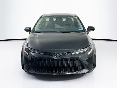 Used 2020 Toyota Corolla LE image 2