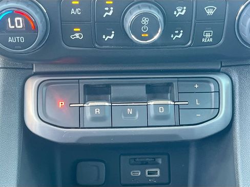 Used 2023 GMC Acadia AT4 w/ Technology Package AWD/4WD image 17