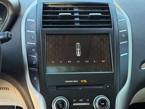 Used 2019 Lincoln MKC Select w/ Select Plus Package FWD image 22