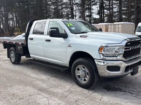 Used 2024 RAM 2500 Tradesman w/ Chrome Appearance Group image 4
