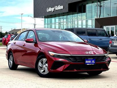 Used 2025 Hyundai Elantra SE
