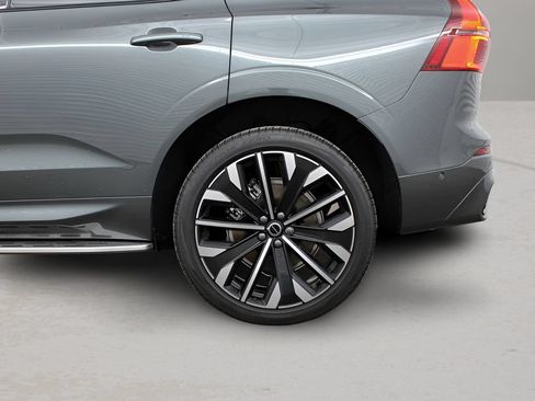 Certified 2026 Volvo XC60 T8 Ultra w/ Protection Package Premier AWD/4WD image 8