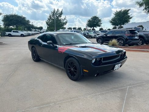 Used 2014 Dodge Challenger R/T RWD image 7