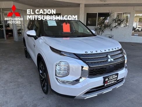 Used 2025 Mitsubishi Outlander SE AWD/4WD image 1