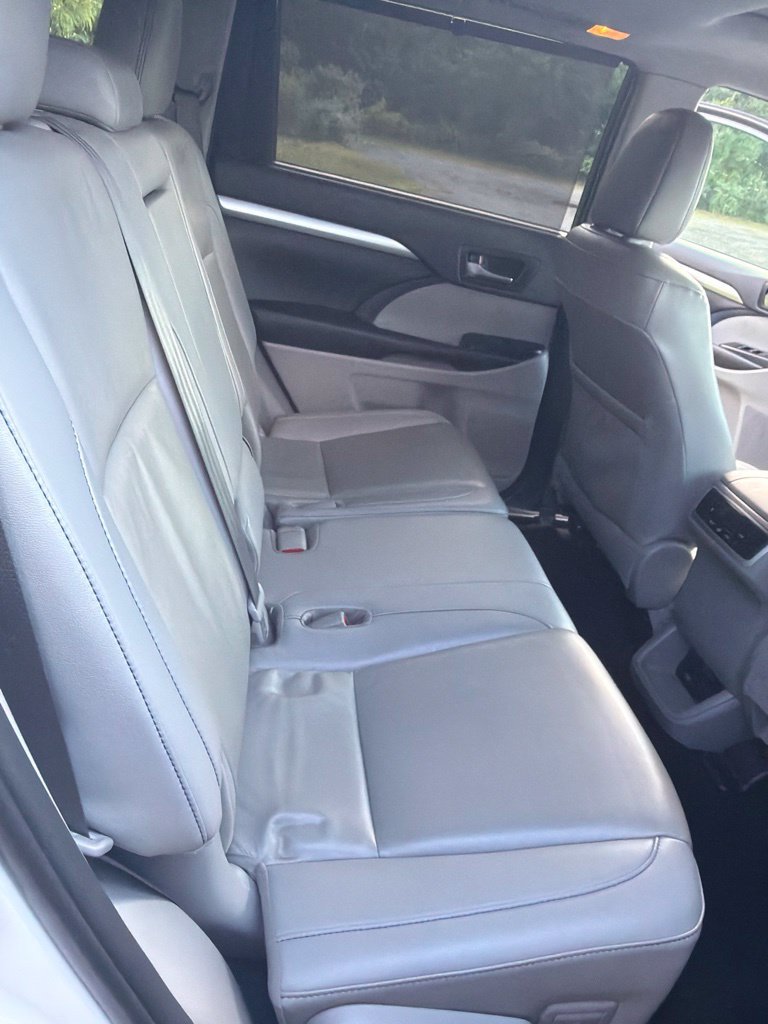 Used 2019 Toyota Highlander XLE AWD/4WD image 11
