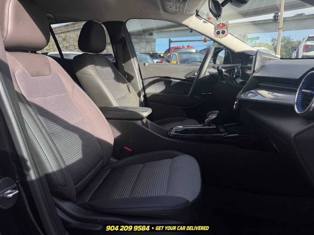Used 2025 Chevrolet Trax LT w/ Driver Confidence Package FWD image 23