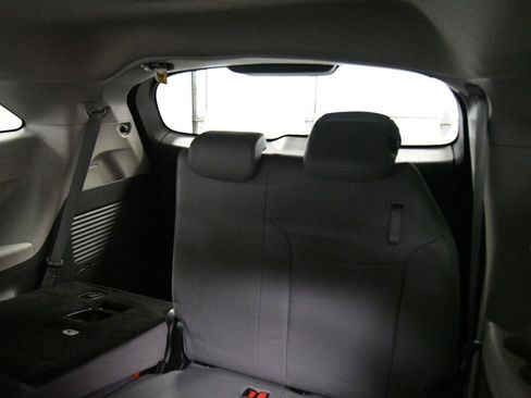 Used 2024 Toyota Sienna XLE FWD image 23