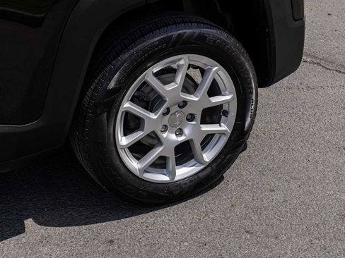 Used 2019 Jeep Renegade Latitude w/ Cold Weather Group AWD/4WD image 8