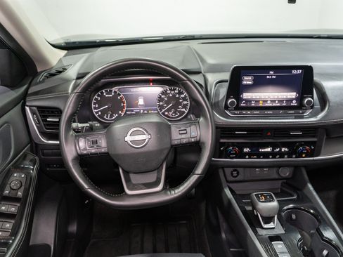 Used 2025 Nissan Rogue SV w/ SV Premium Package FWD image 11