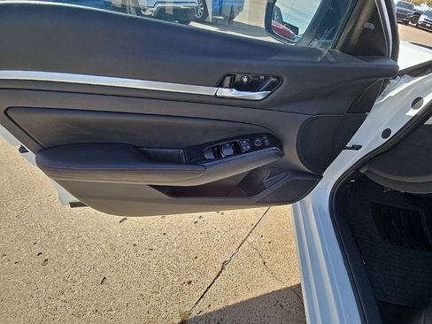 Used 2024 Nissan Altima 2.5 SR image 12