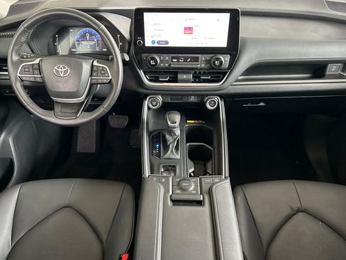 Used 2025 Toyota Grand Highlander XLE image 13