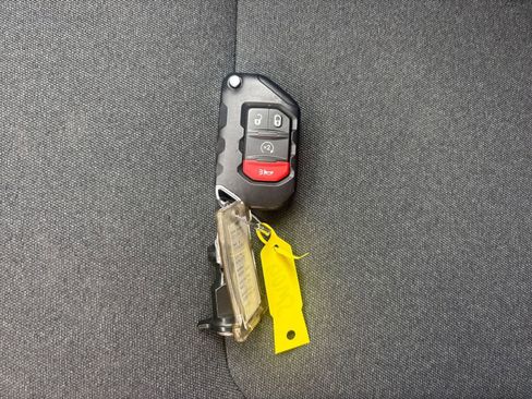 Used 2025 Jeep Wrangler Sahara image 22