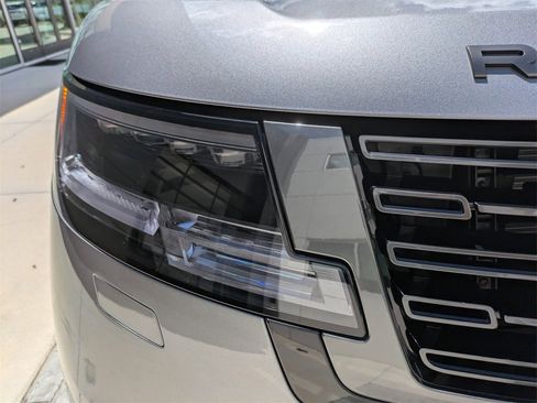 New 2025 Land Rover Range Rover Long Wheelbase SE image 9