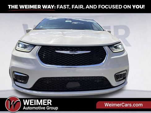 Used 2021 Chrysler Pacifica Touring-L w/ Uconnect Theater Family Group AWD/4WD image 2