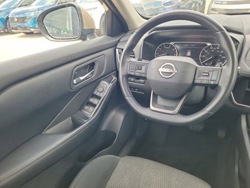 Certified 2025 Nissan Rogue SV FWD image 19