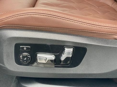Used 2026 BMW X7 xDrive40i w/ Premium Package AWD/4WD image 14